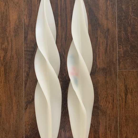 VINTAGE TWIST BEESWAX HOLLY CANDLES - Picture 3 of 5